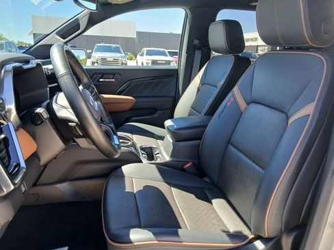 Used 2024 GMC Canyon AT4 w/ AT4 Premium Package AWD/4WD image 10