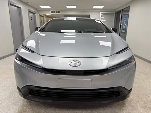 Used 2023 Toyota Prius LE AWD/4WD image 6