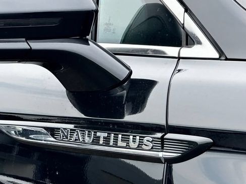 Used 2022 Lincoln Nautilus Reserve w/ Monochromatic Package AWD/4WD image 2
