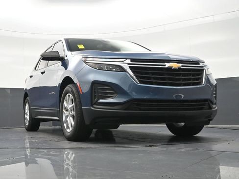 Used 2024 Chevrolet Equinox LS w/ Driver Confidence II Package FWD image 29