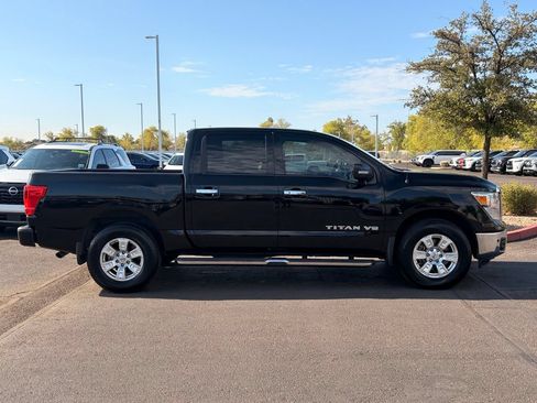 Used 2018 Nissan Titan SV w/ SV Convenience Package AWD/4WD image 7