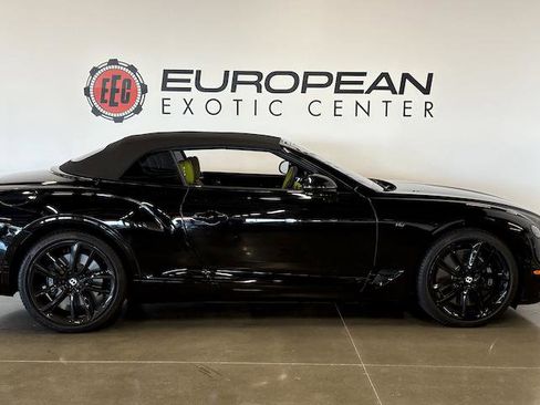 Used 2021 Bentley Continental GT image 29