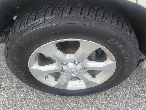 Used 2009 Toyota RAV4 Limited AWD/4WD image 25