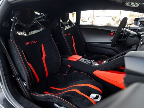 Used 2022 Lamborghini Huracan STO image 22