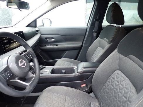 Used 2025 Nissan Kicks SV AWD/4WD image 8