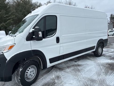 Used 2024 RAM ProMaster 2500 w/ Convenience Group FWD image 5