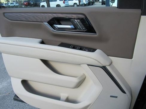 Used 2025 GMC Yukon Denali image 17