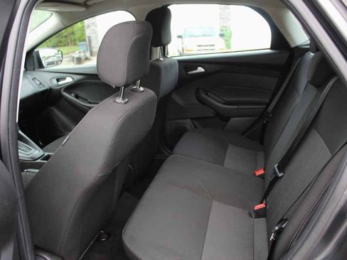 Used 2018 Ford Focus SE FWD image 24