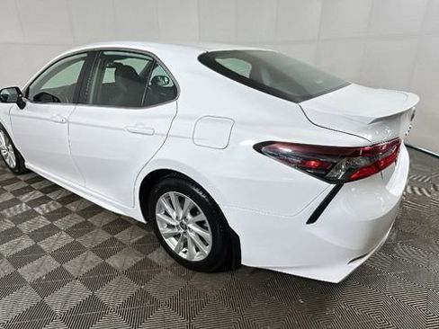 Used 2024 Toyota Camry SE FWD image 5