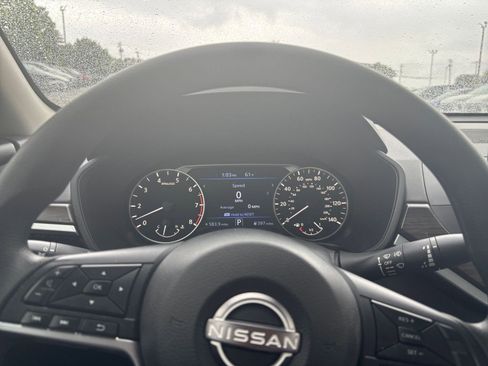 Used 2025 Nissan Altima 2.5 SV FWD image 35