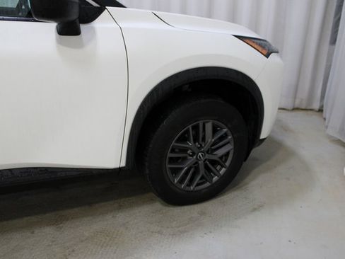 Used 2023 Nissan Rogue S image 11