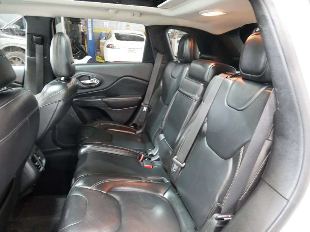 Used 2019 Jeep Cherokee Latitude Plus w/ Comfort/Convenience Group AWD/4WD image 59