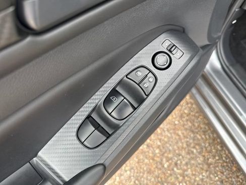 Used 2025 Nissan Altima 2.5 S FWD image 11