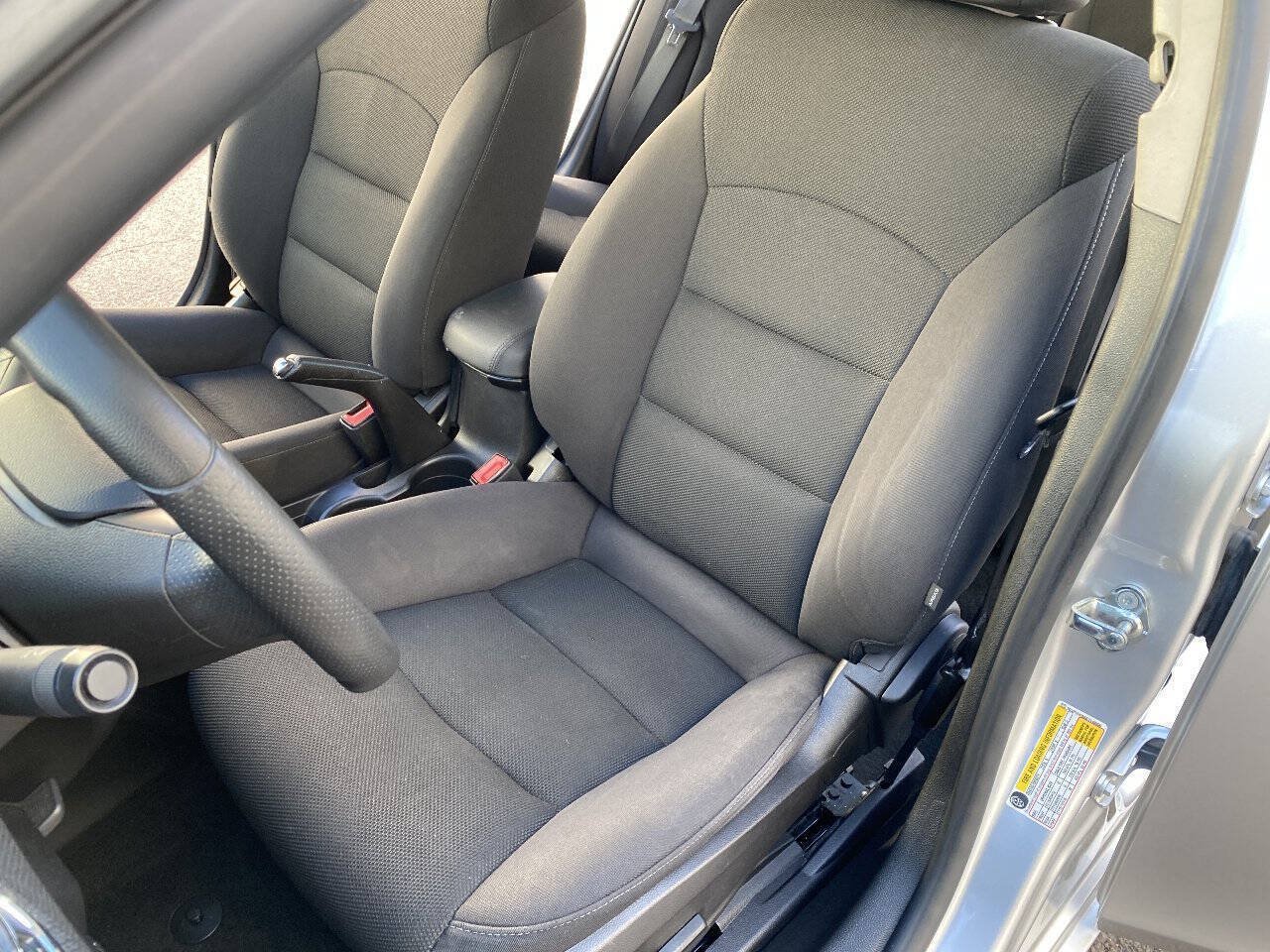 Used 2016 Chevrolet Cruze LT FWD image 28