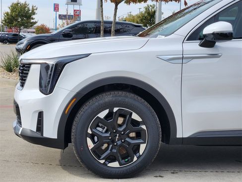 New 2026 Kia Sorento S image 5