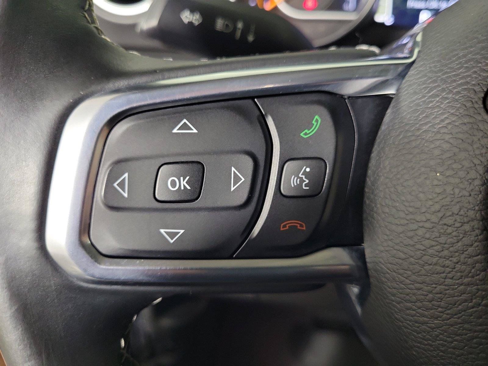 Used 2018 Jeep Wrangler Unlimited Sahara w/ Dual Top Group AWD/4WD image 25