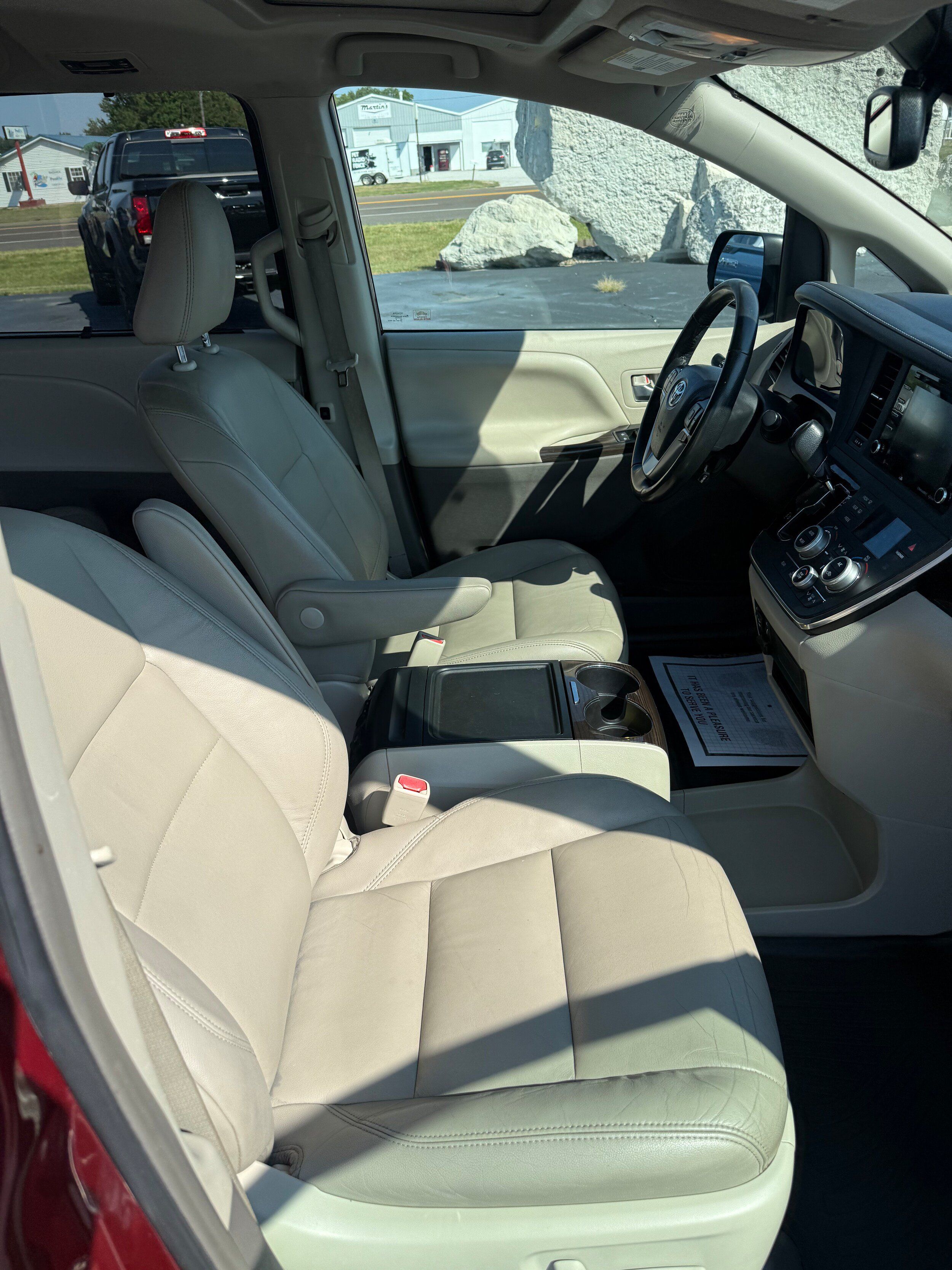 Used 2019 Toyota Sienna XLE FWD image 10