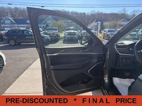 Used 2022 Jeep Grand Cherokee L Limited AWD/4WD image 16
