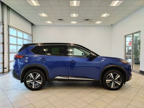 Used 2023 Nissan Rogue Platinum AWD/4WD image 2