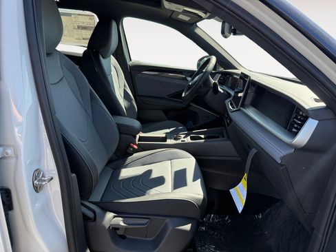 New 2026 Volkswagen Tiguan SE R-Line AWD/4WD image 19