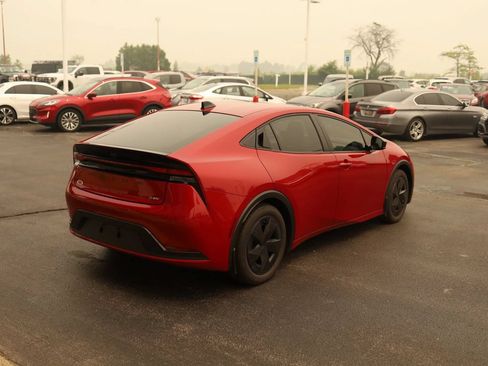 Used 2026 Toyota Prius LE FWD image 5
