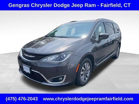 Used 2020 Chrysler Pacifica Touring-L Plus FWD image 3