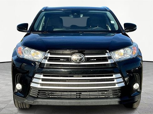 Used 2018 Toyota Highlander XLE image 3