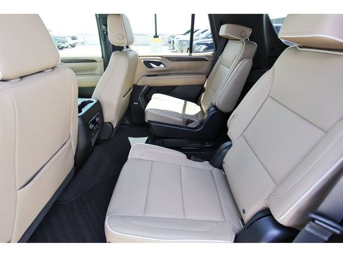 Used 2022 Chevrolet Tahoe Premier w/ Premium Package RWD image 7