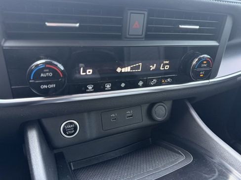 Certified 2023 Nissan Rogue SV image 22