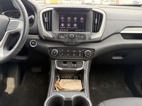 Used 2024 GMC Terrain SLE w/ Elevation Edition FWD image 16