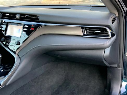 Used 2020 Toyota Camry SE image 19