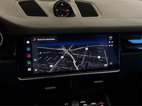 Used 2022 Porsche Cayenne image 24