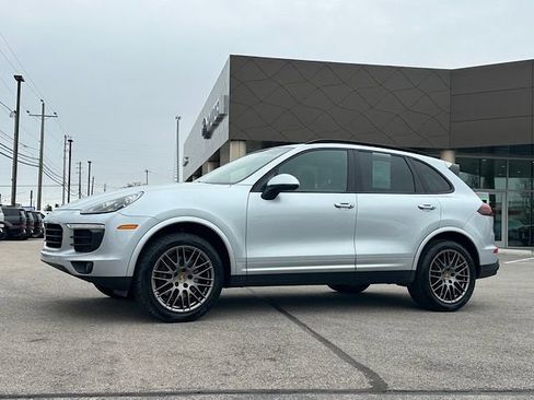 Used 2017 Porsche Cayenne image 2