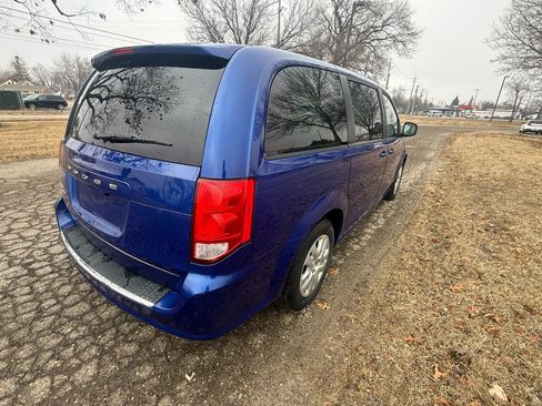 Used 2018 Dodge Grand Caravan SE image 8