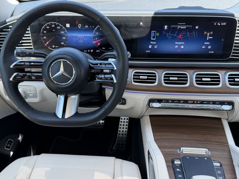 Used 2026 Mercedes-Benz GLS 580 4MATIC image 15