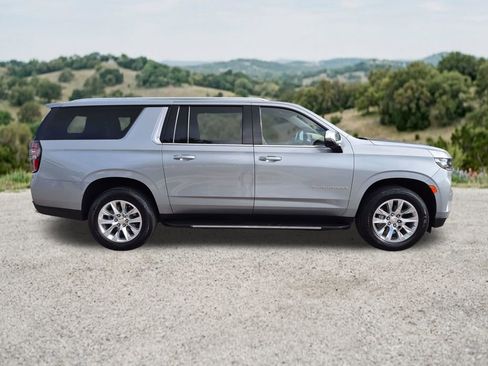 Used 2024 Chevrolet Suburban Premier RWD image 11
