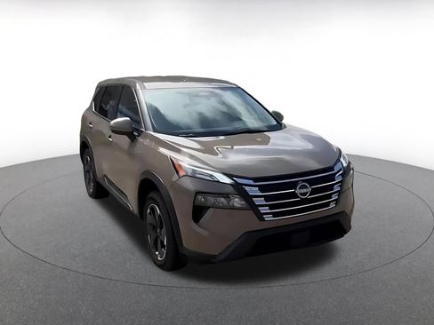 Used 2025 Nissan Rogue SV AWD/4WD image 3
