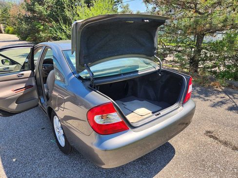 Used 2002 Toyota Camry XLE image 14