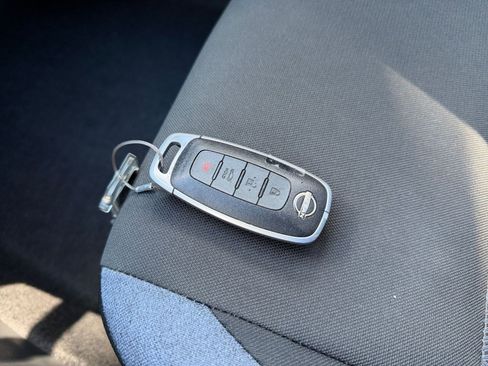 Used 2025 Nissan Versa SV FWD image 21