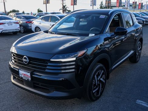 New 2026 Nissan Kicks SV image 8