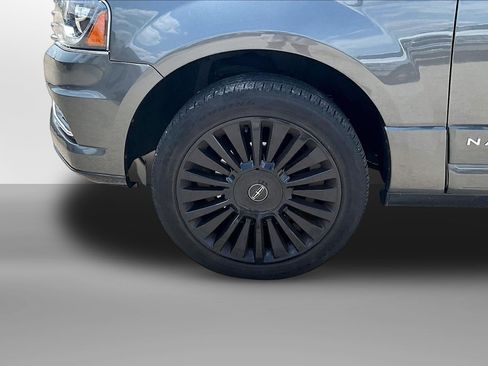 Used 2015 Lincoln Navigator 4WD w/ Equipment Group 101A Reserve image 3