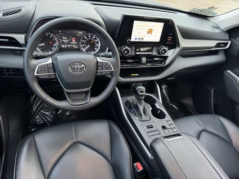 Certified 2023 Toyota Highlander XLE image 11