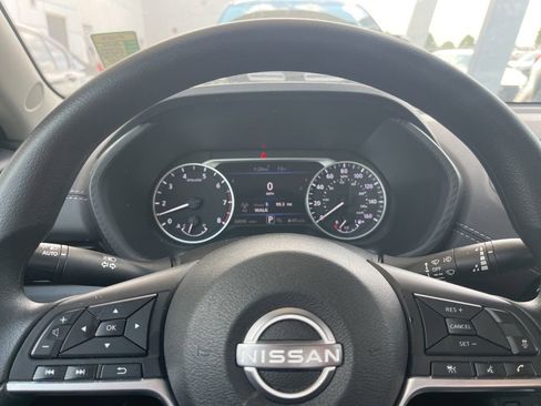 Used 2024 Nissan Sentra SV FWD image 11