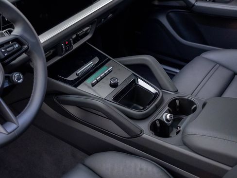 New 2026 Porsche Cayenne Coupe AWD/4WD image 12