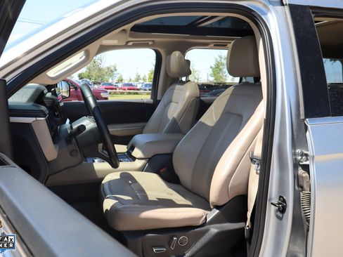 Used 2023 Ford Expedition Limited RWD image 11