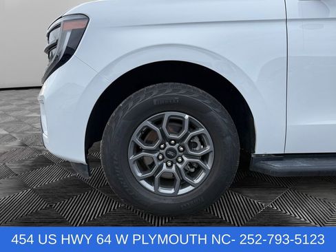 Used 2025 Ford Expedition Max Active AWD/4WD image 14