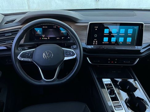 Used 2025 Volkswagen Atlas SE image 15