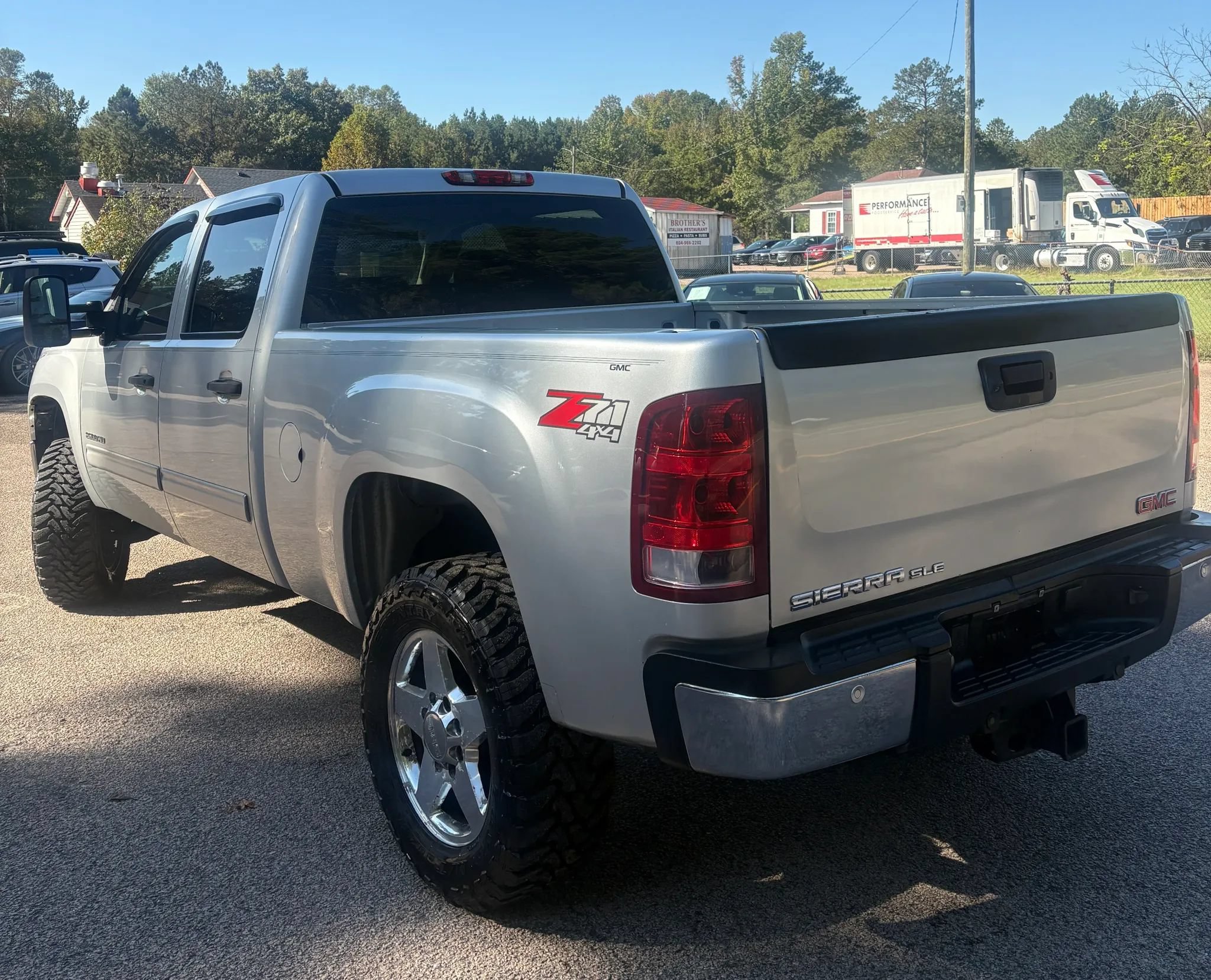 Used 2012 GMC Sierra 2500 SLE w/ SLE Preferred Package AWD/4WD image 4