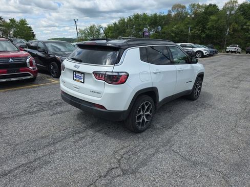 Used 2025 Jeep Compass Limited AWD/4WD image 3