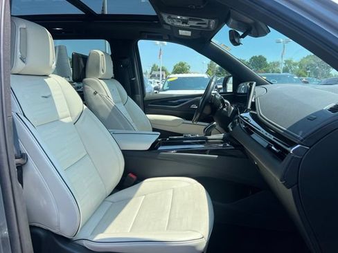 Used 2023 Cadillac Escalade ESV Sport w/ Touring Package AWD/4WD image 15